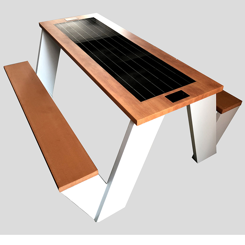 Nabíjení telefonu na solární bázi a chytrý dřevěný piknikový stůl WiFi zdarma